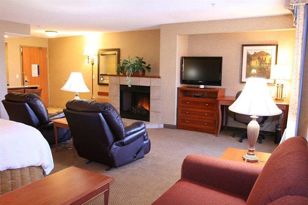 Hampton Inn & Suites Temecula Room photo